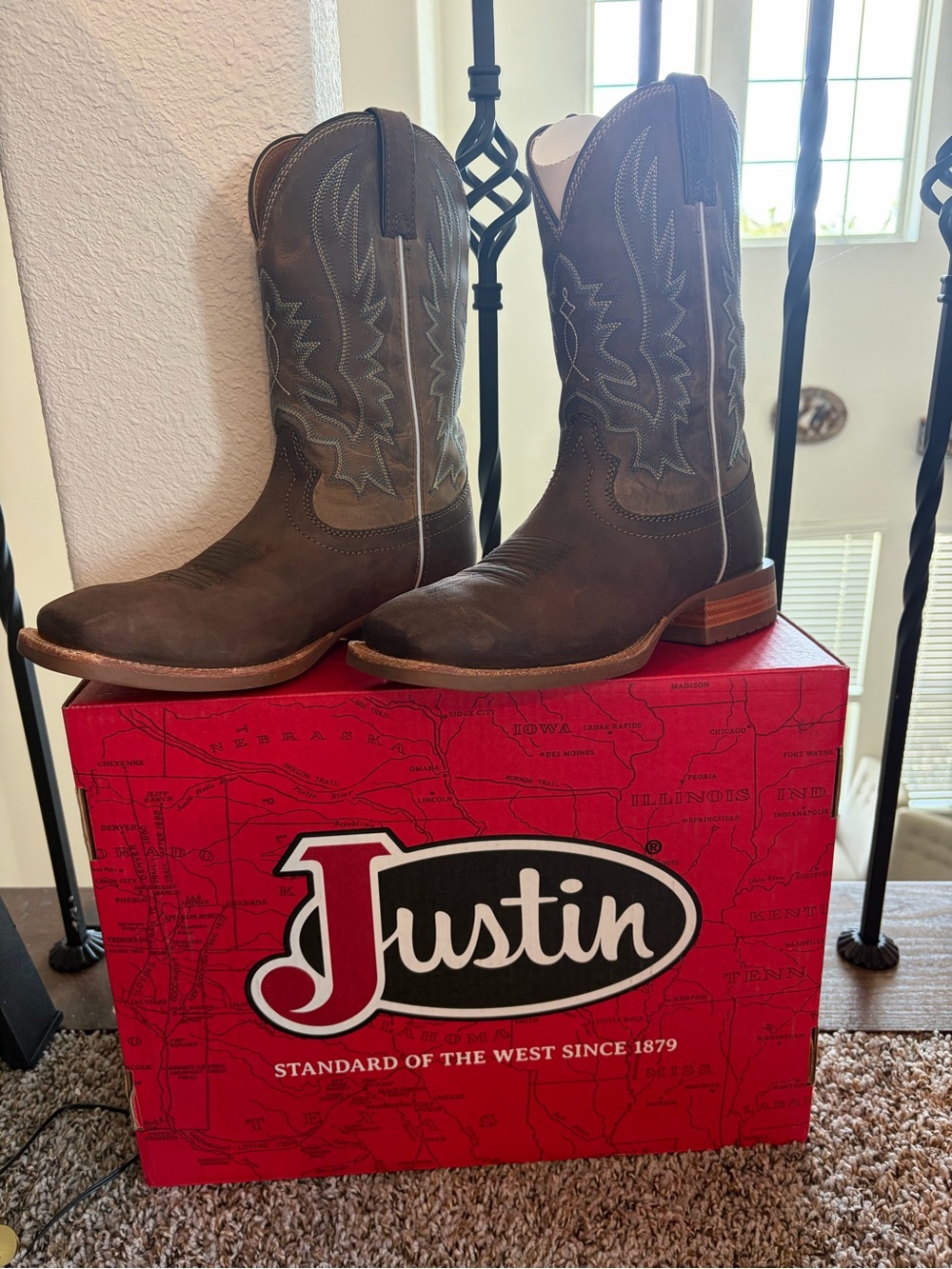 Justin Men’s Cowhide Western Boots Brown Square Toe 7.5 and 9 Box Missing Lid